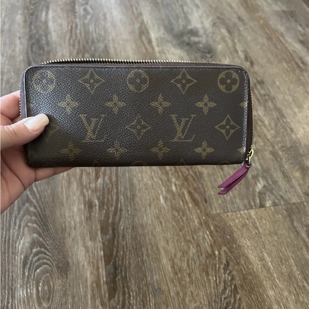 Louis Vuitton Monogram fuchsia Clemence wallet